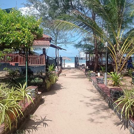 Silver Beach Hotel Trincomalee Dış mekan fotoğraf