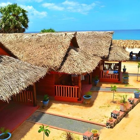 Silver Beach Hotel Trincomalee Dış mekan fotoğraf