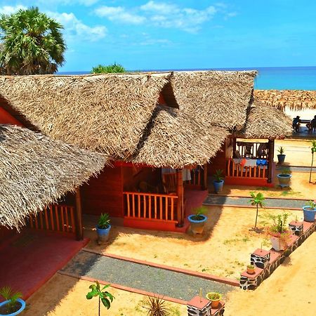 Silver Beach Hotel Trincomalee Dış mekan fotoğraf
