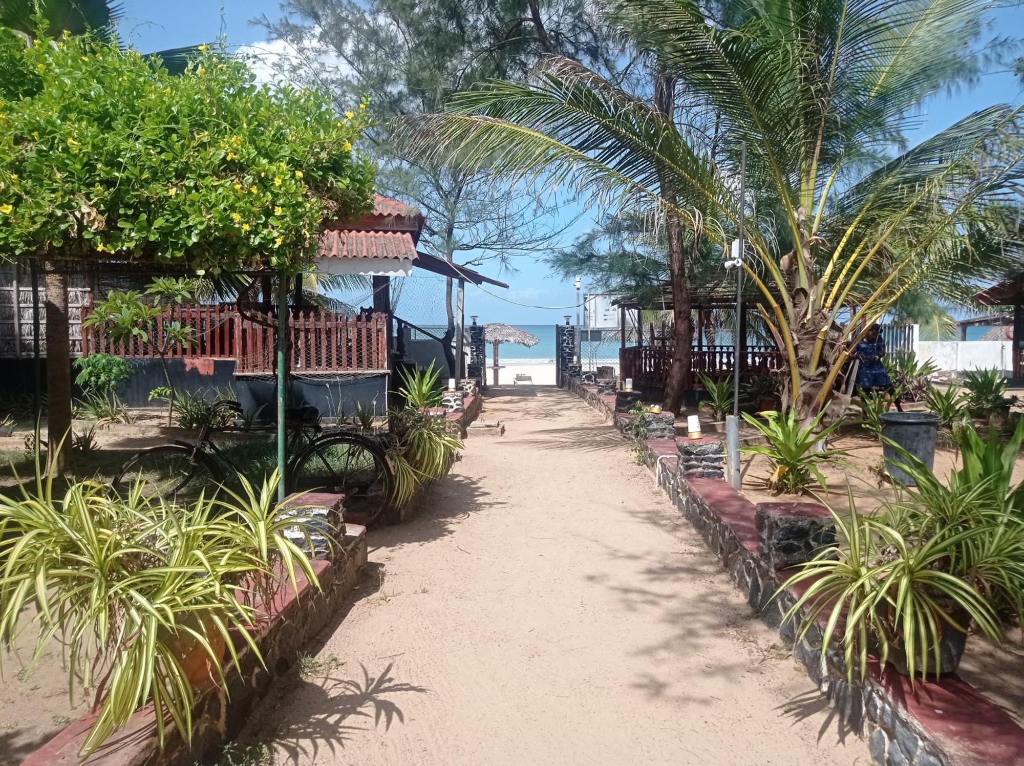 Silver Beach Hotel Trincomalee Dış mekan fotoğraf