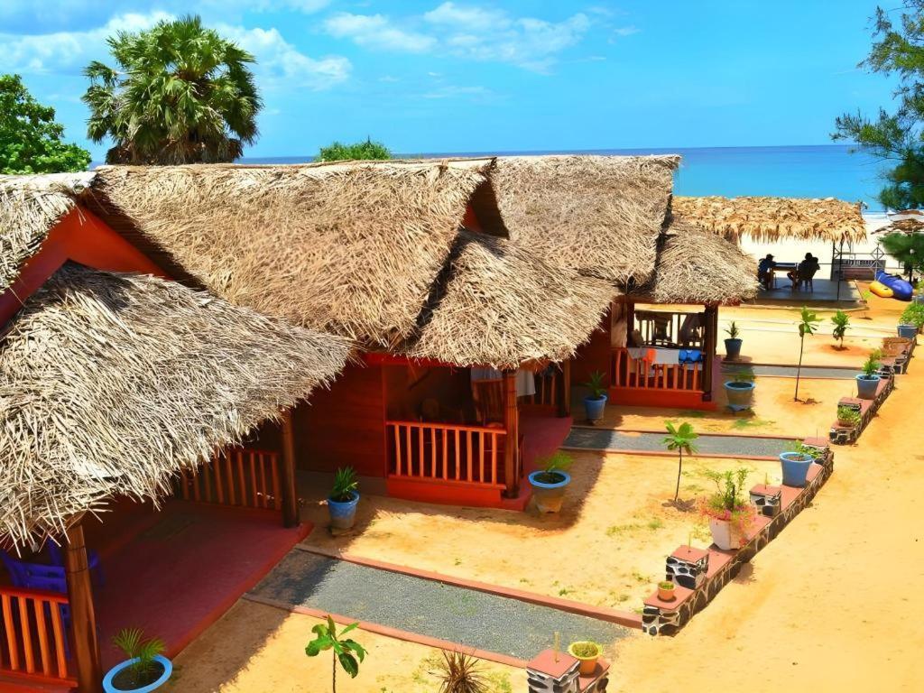 Silver Beach Hotel Trincomalee Dış mekan fotoğraf
