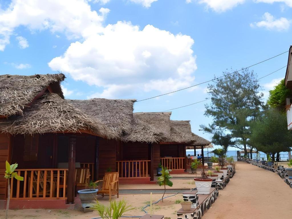 Silver Beach Hotel Trincomalee Dış mekan fotoğraf