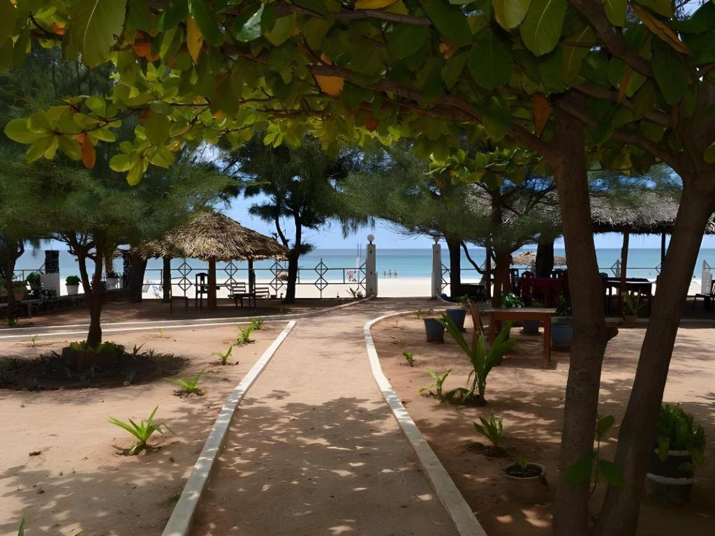 Silver Beach Hotel Trincomalee Dış mekan fotoğraf