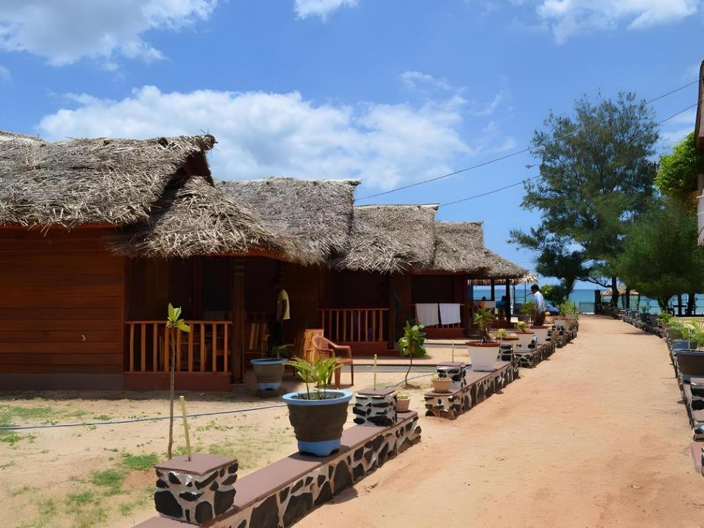 Silver Beach Hotel Trincomalee Dış mekan fotoğraf