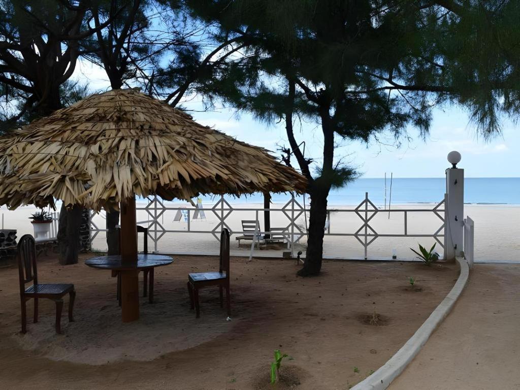 Silver Beach Hotel Trincomalee Dış mekan fotoğraf