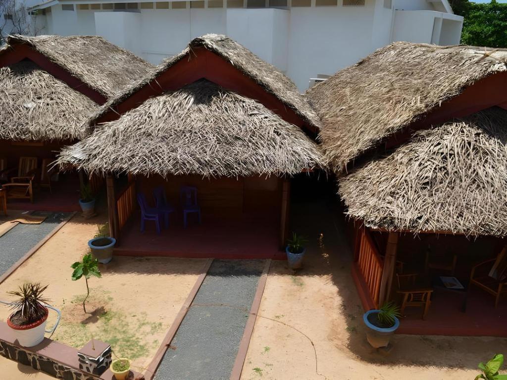 Silver Beach Hotel Trincomalee Dış mekan fotoğraf
