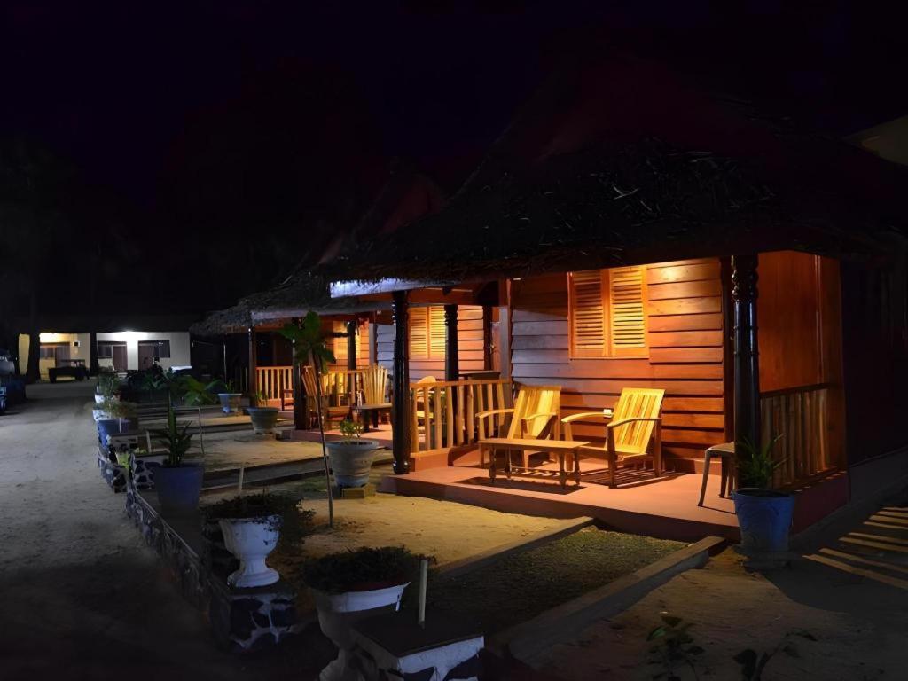 Silver Beach Hotel Trincomalee Dış mekan fotoğraf