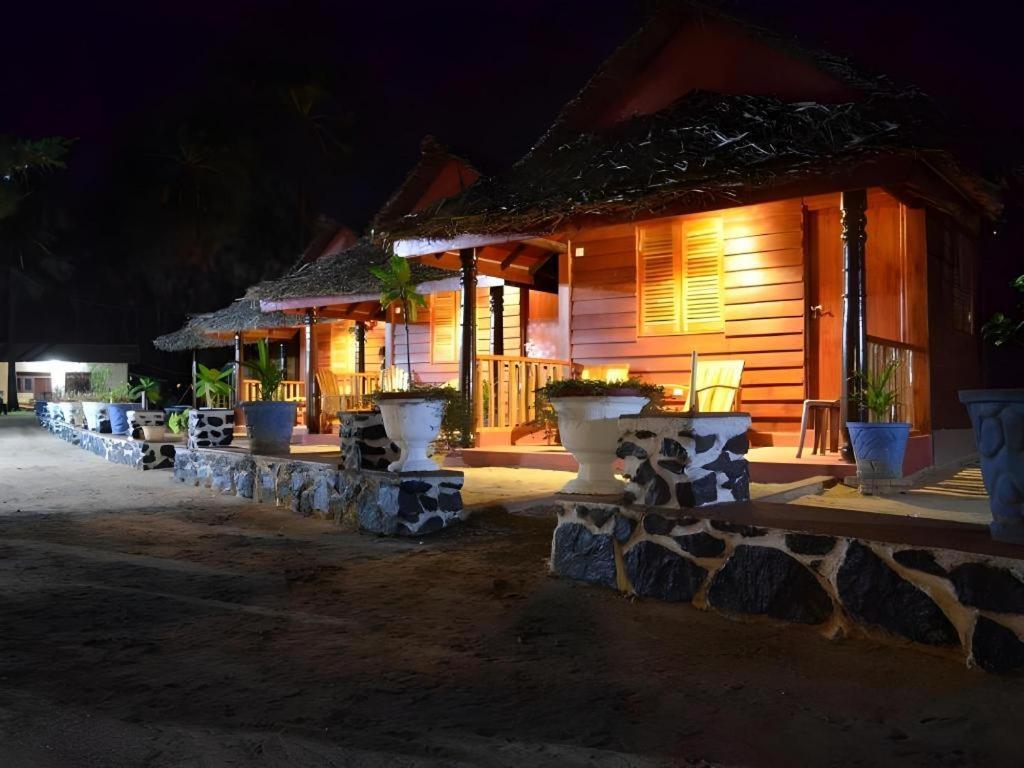 Silver Beach Hotel Trincomalee Dış mekan fotoğraf