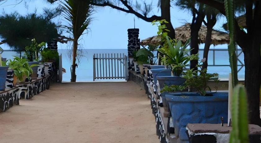 Silver Beach Hotel Trincomalee Dış mekan fotoğraf