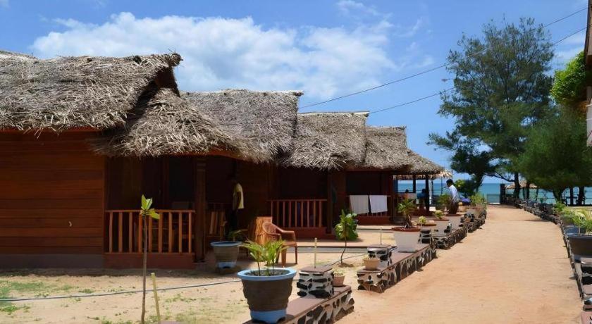 Silver Beach Hotel Trincomalee Dış mekan fotoğraf